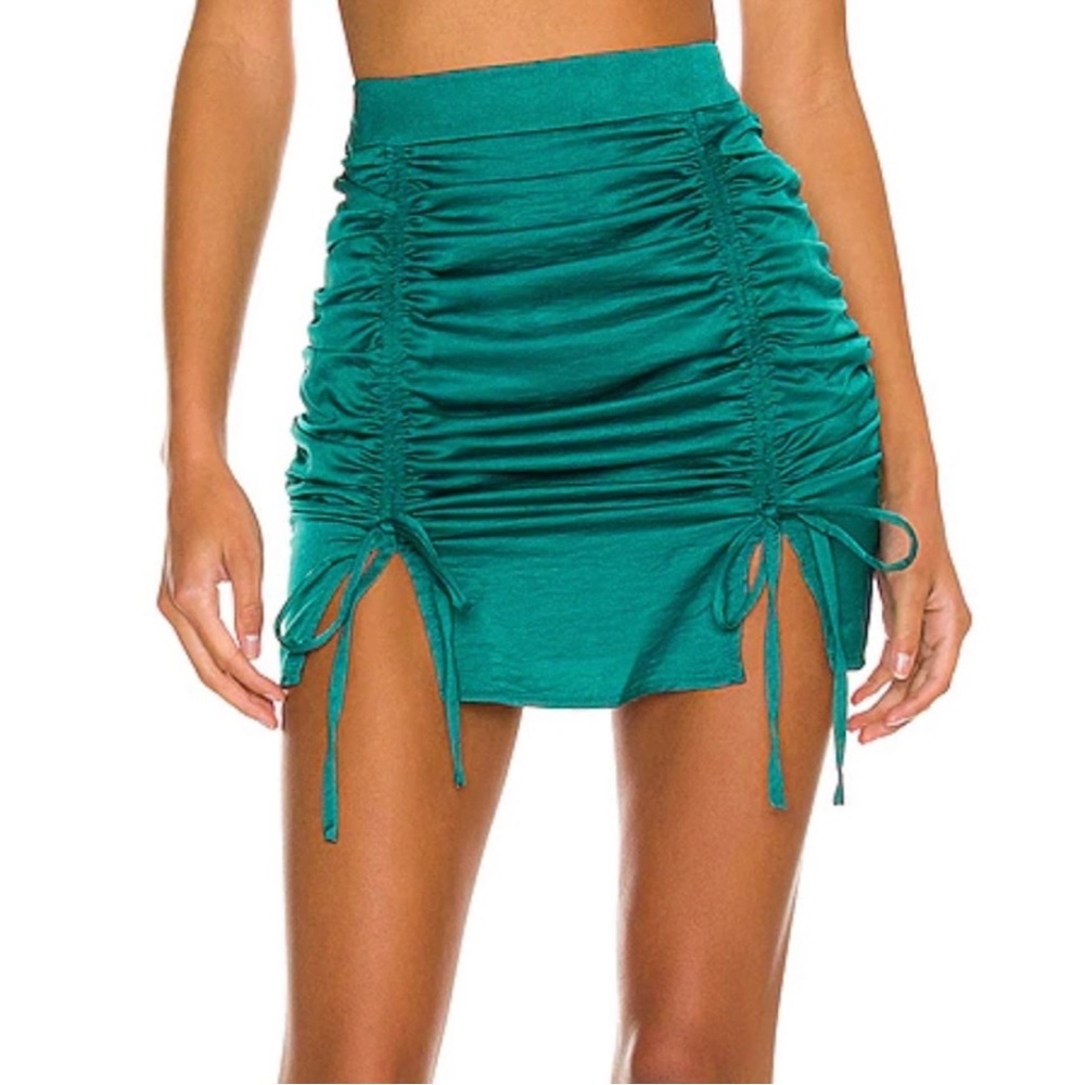 REVOLVE superdown Xio Ruched Mini Skirt in Jade Size S